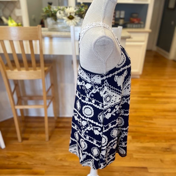 💜 5 for $25 or 3 for $18 navy blue and white geo sleeveless shift dress - Picture 2 of 6
